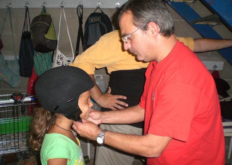 2006 Introducció del casc a la Colla